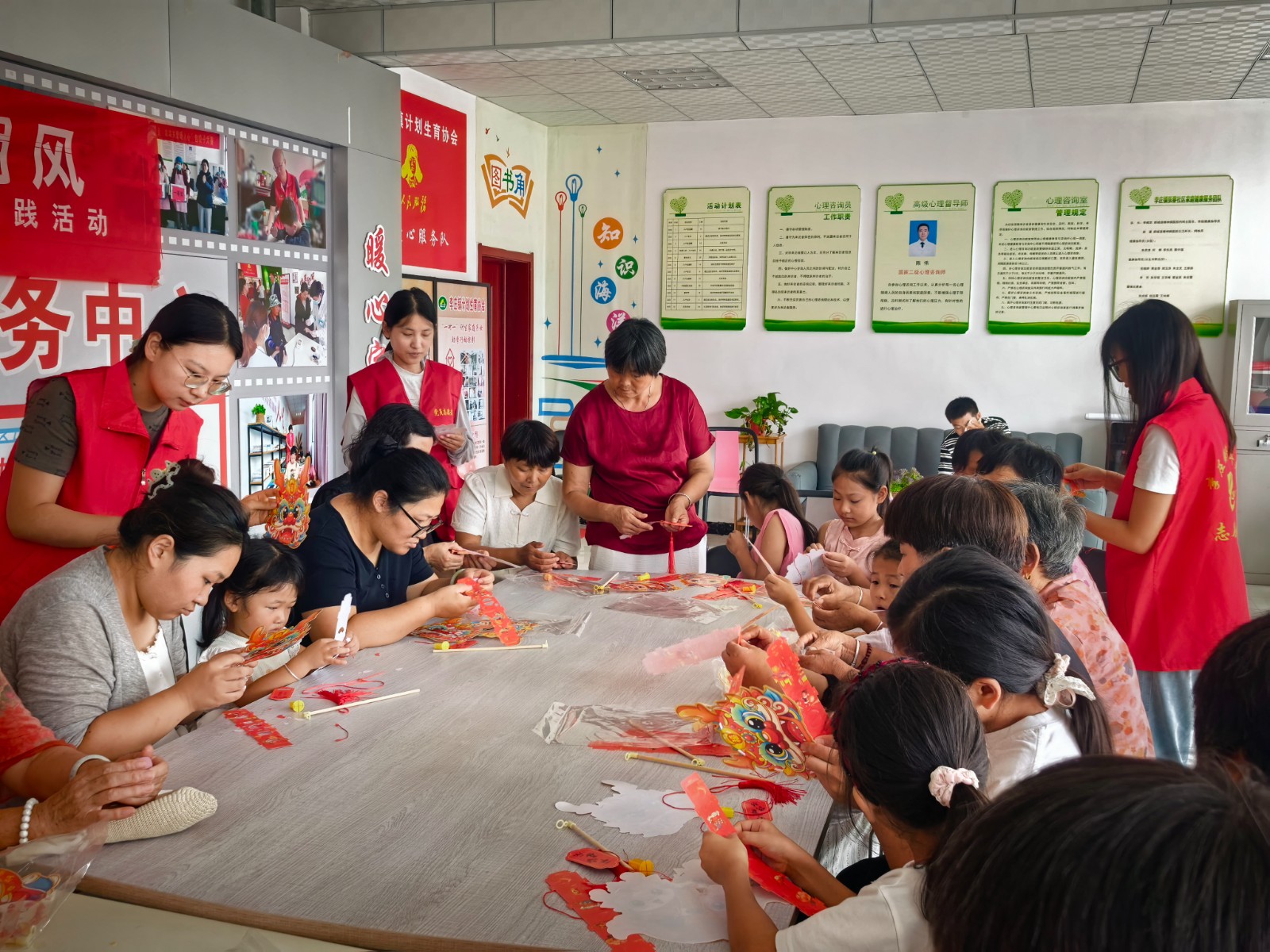 李庄镇开展“点亮七夕灯